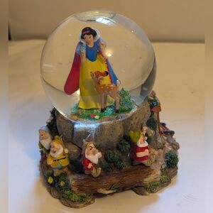 Disney Snow White and the Seven Dwarfs Water Globe